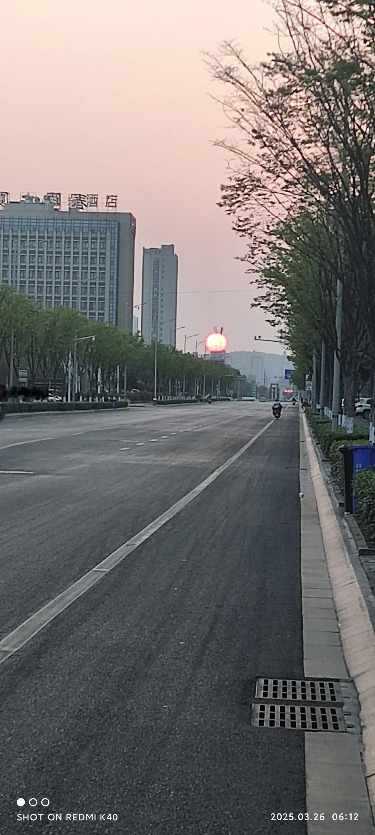 你，有花心么。。。。
你觉得花在诗词中有什么象征意义

嗯。。。笨鹅鹅，还真有！