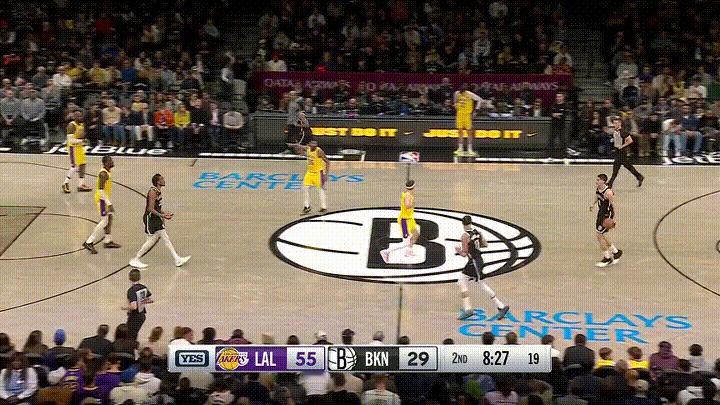 我真的无法用语言来形容湖人巨星詹姆斯的嚣张！在今天湖人客场挑战篮网的比赛中，当时