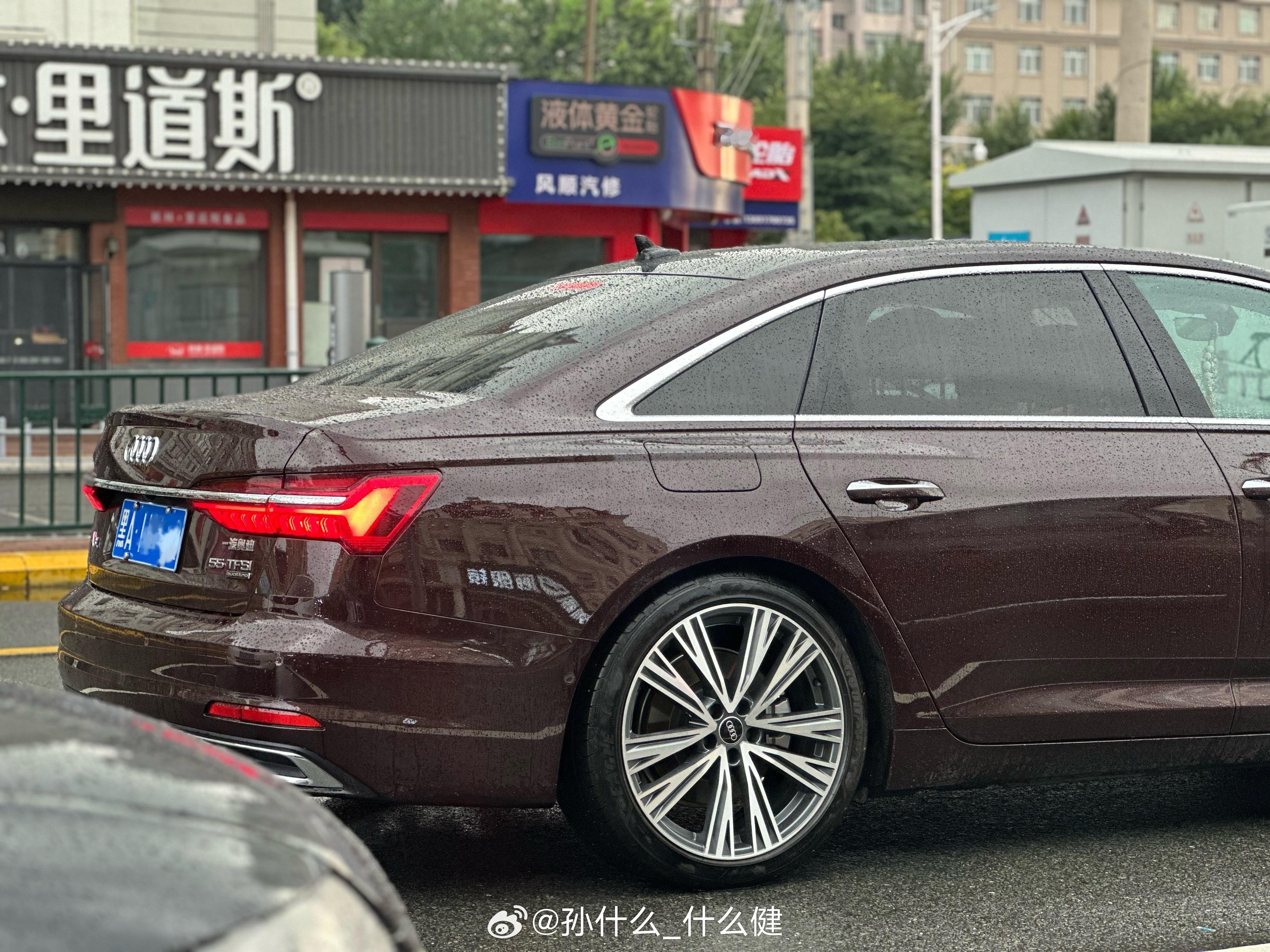 日珥红+白内饰的A6L 这颜色放在一台55TFSI上应该是万里挑一的配色[666
