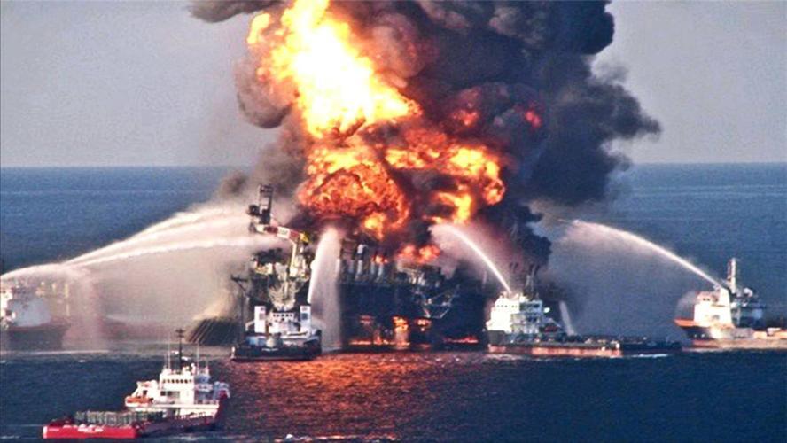 哈哈哈，奇了怪了
美军“福特”3月12日又出了“大状况”，航母的洗衣房冒火了，而