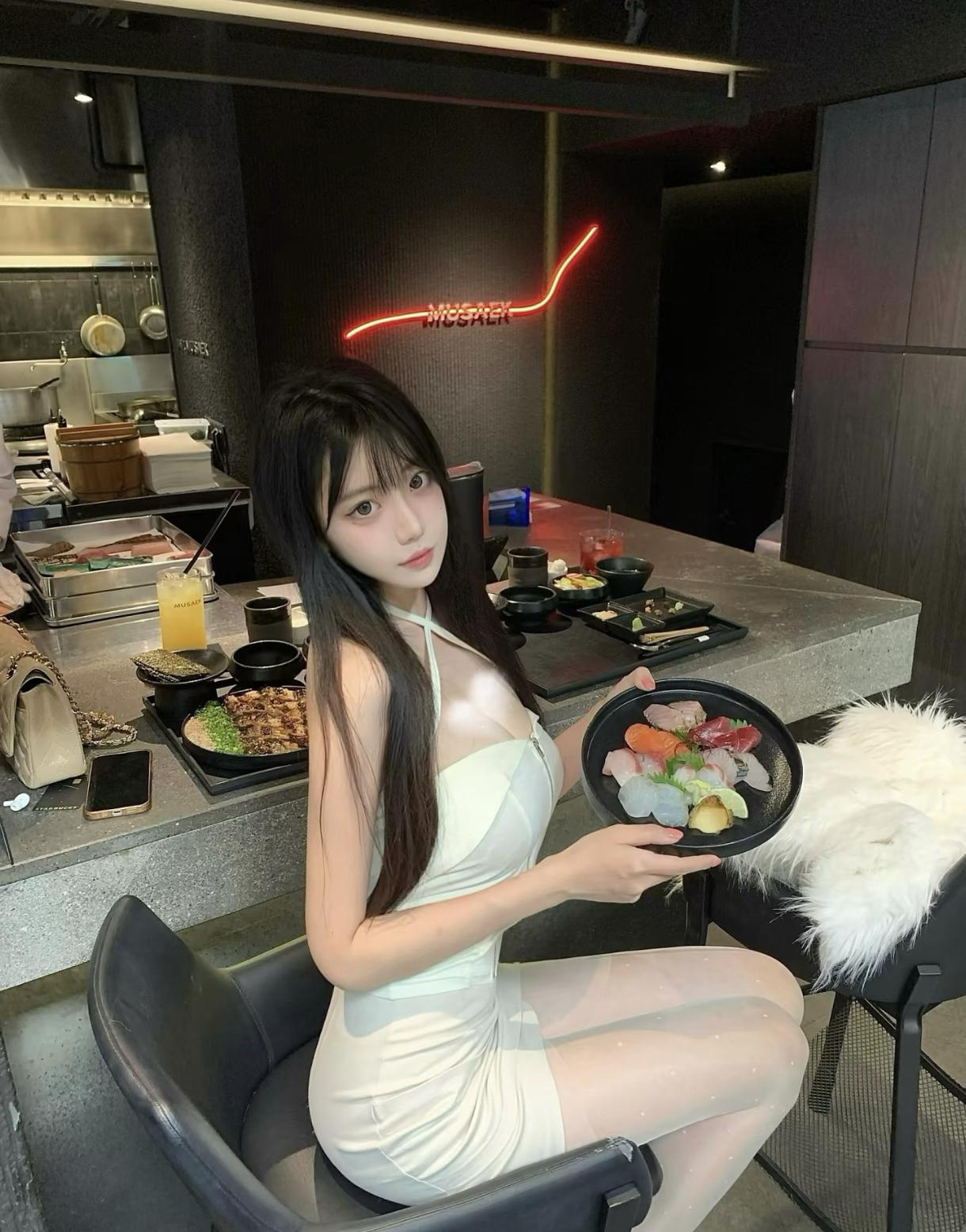 今日美食打卡晒图笔记大赛优雅与性感，你会怎么选 发一张你相册里最漂亮的照片 有哪