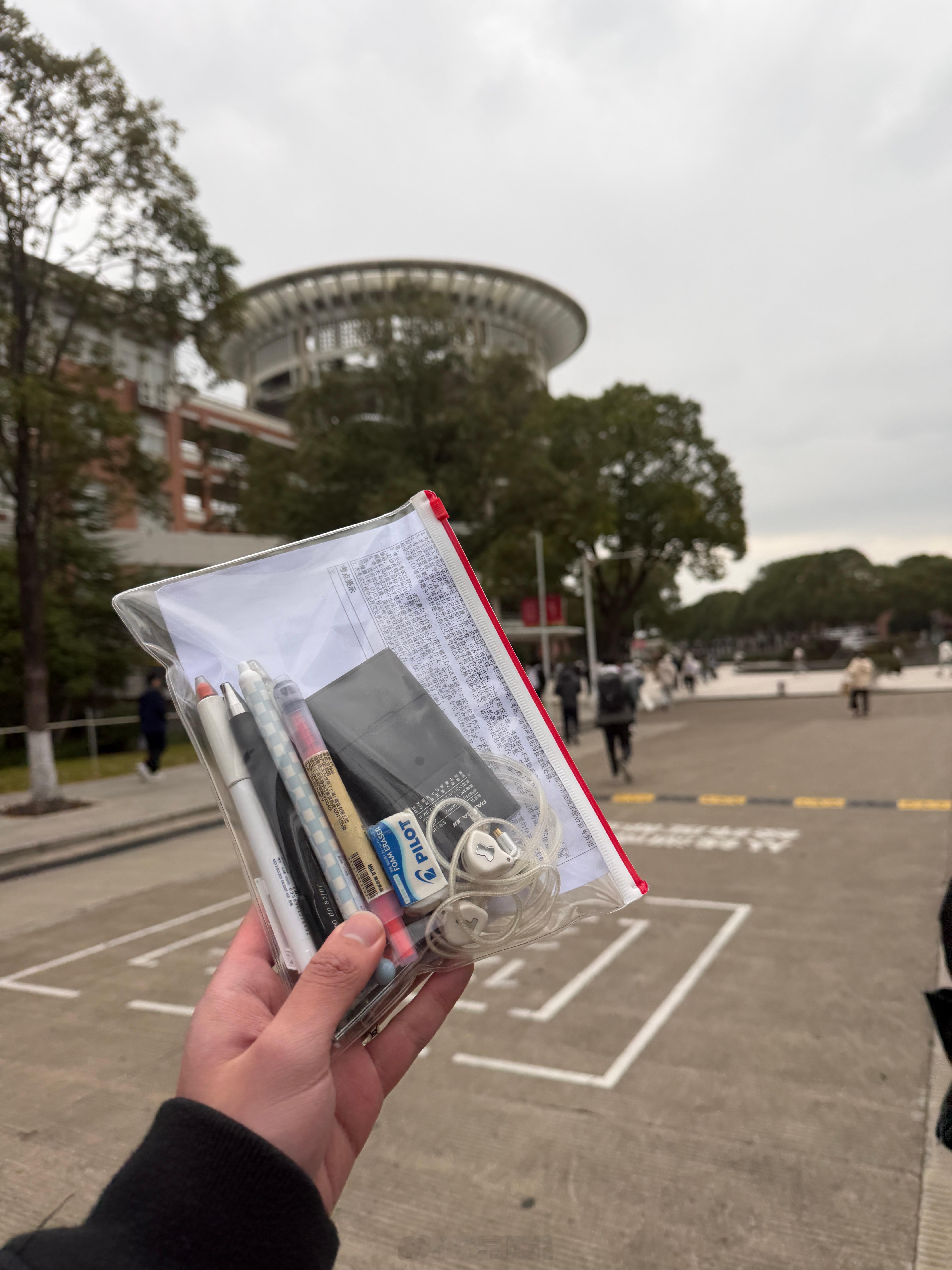 六级听力叽里咕噜的说的啥也听不清！脑子都根本转不过来… 