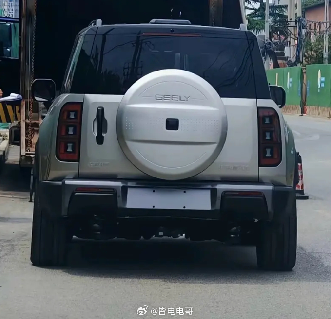 吉利银河战舰700量产版无伪装实车曝光这个外观挺明显的，很多人应该都会觉得是卫士