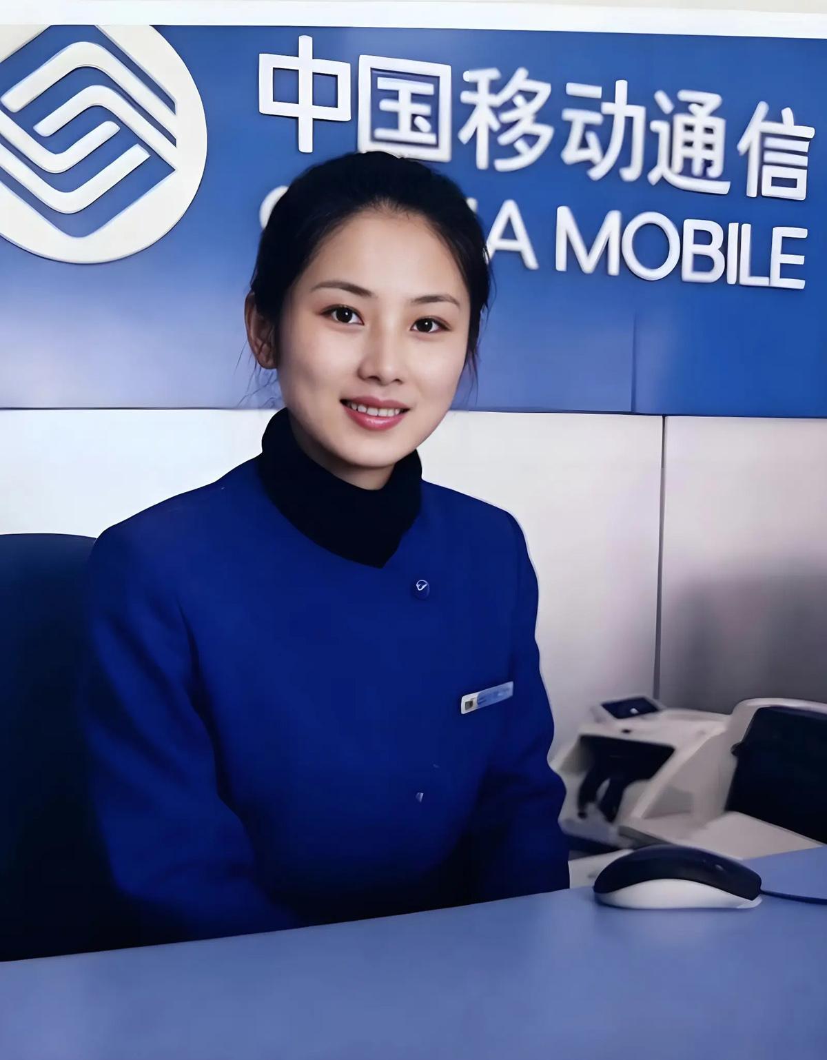 突然翻到了20年前我在中国移动上班的照片，那时没有滤镜，没有美颜，连淡妆都没有，