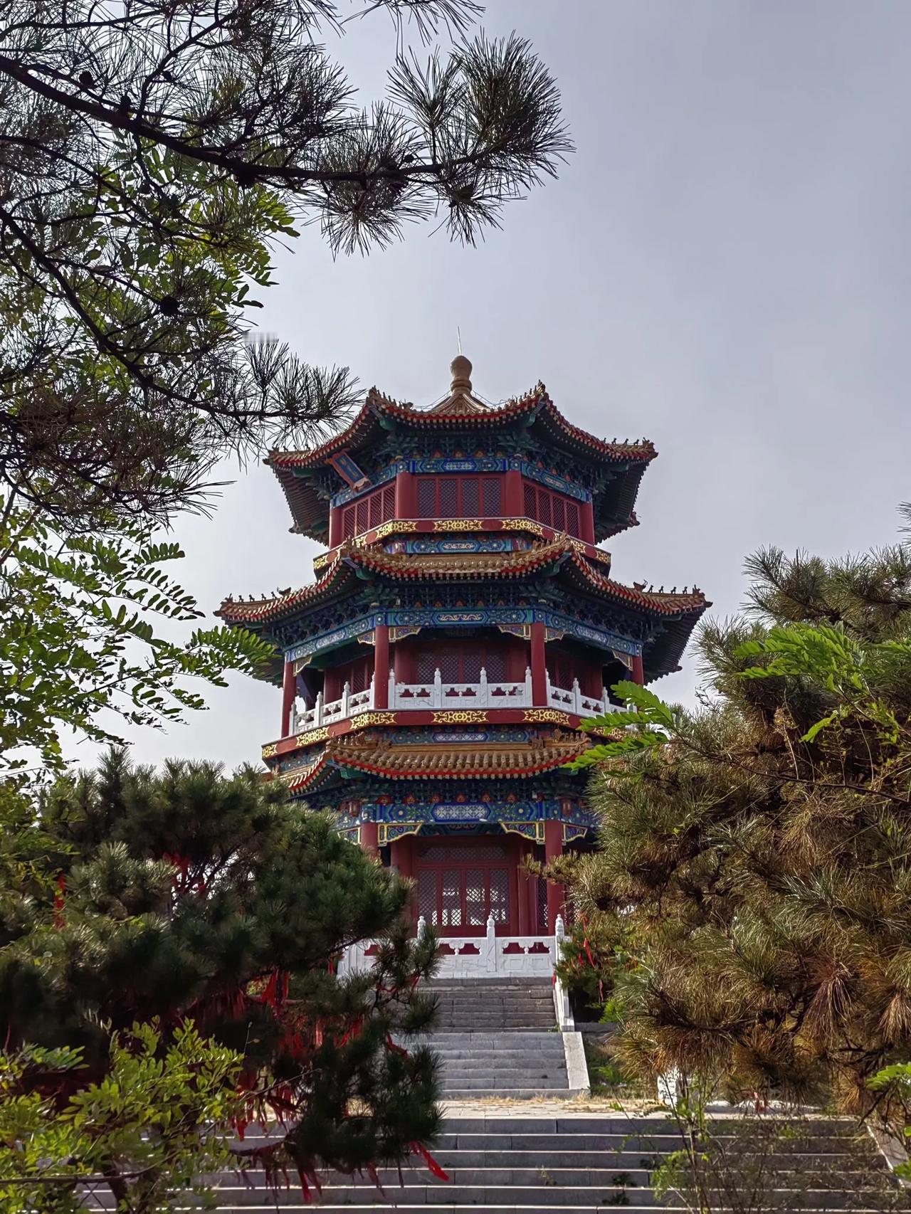 抚宁南临渤海、北依燕山，是绝无仅有的同时兼具山、海、长城的县区。
       