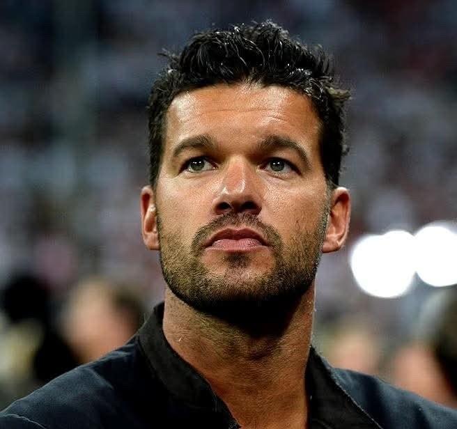 他踢进32球，却输掉整个赛季。
顶级前锋的悲剧从选错俱乐部开始。
巴拉克在勒沃库