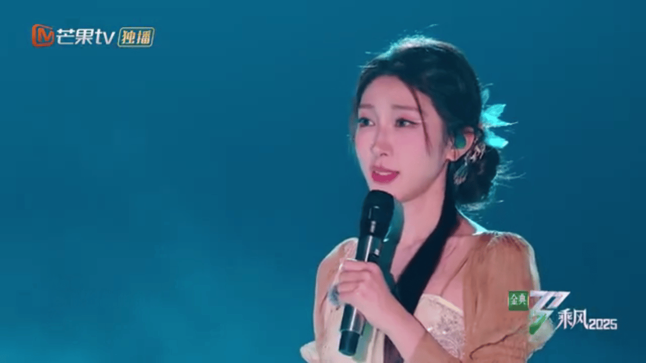 天若有情不如小婉动情张小婉《天若有情》开口跪！细腻嗓音藏满故事感，舞台对视旋转+