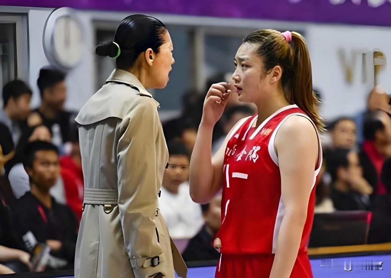 上海女篮签下李梦，绝对是双赢，本赛季WCBA进联赛4强是保底，如果磨合到位都有问