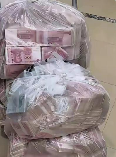 存250万被追问来源？银行理财避坑指南
 
下午去银行存250万，柜员劈头就问“