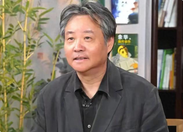 余华说："人都是一样的，手伸进别人口袋里掏钱时那个眉开眼笑，轮到自己给钱了一个个