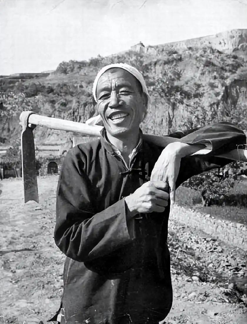 1914年年陈永贵出身贫苦农家，带领大寨人自力更生、战天斗地，把穷山村变成全国典