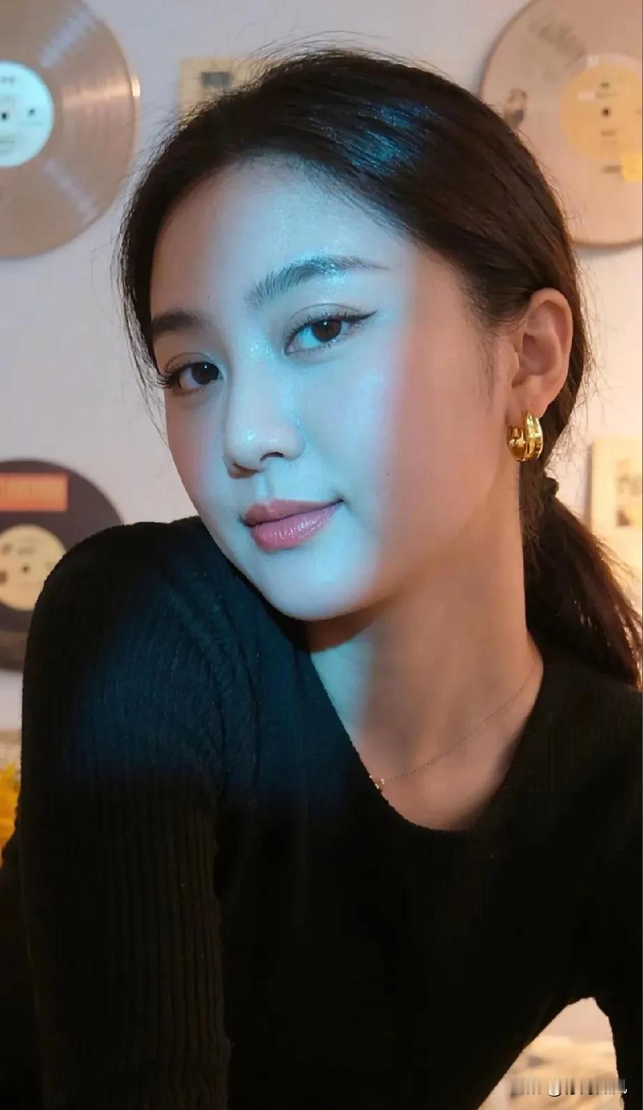 你发现没有
当你月入6000的时候
西安就是西安
住在城中村的出租房
有挤不完的