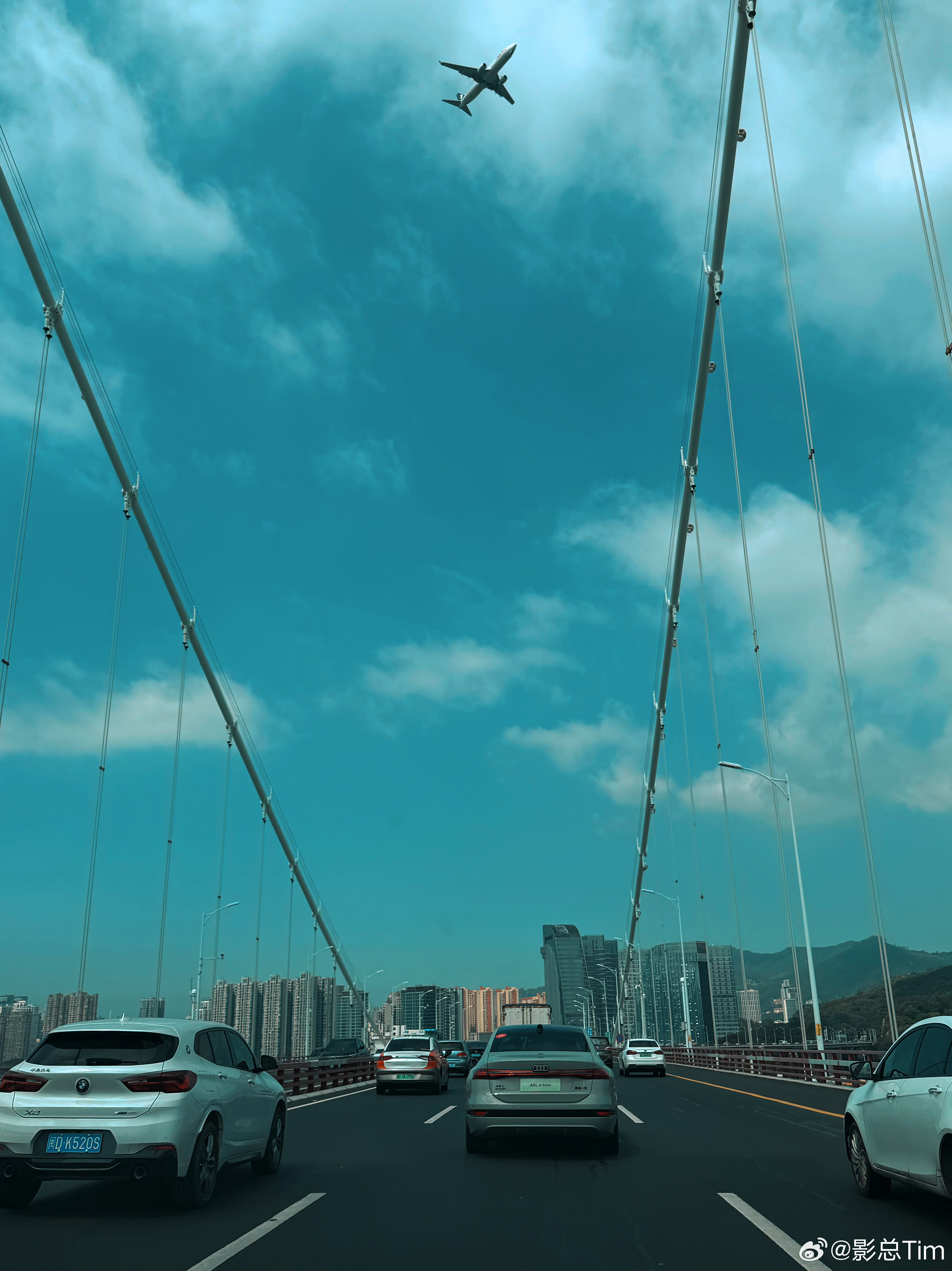 关于后排屏幕，说点自己的看法其实如果家用，我个人是反对后排屏幕的，不论是吸顶还是