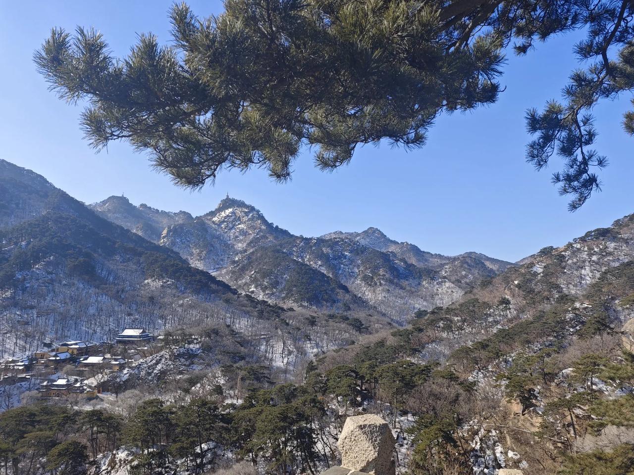 有的人
给你百分之百的包容与陪伴
有的人
给你无数的疏忽和遗憾
我想要的是
你一