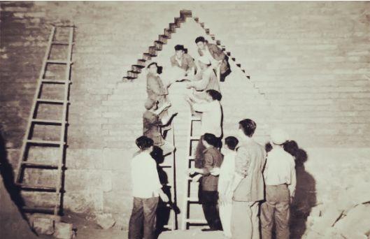 1959 年 9 月 30 日，北京昌平，定陵地宫之内，发生了一件成为中国考古界