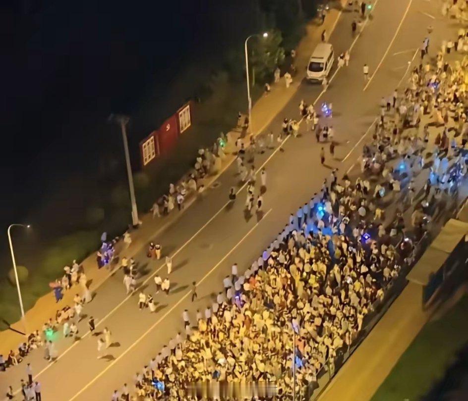 只有我一个人觉得原唱是时团吗一个时代少年团的演唱会真的能让人看出还是流量小生人气