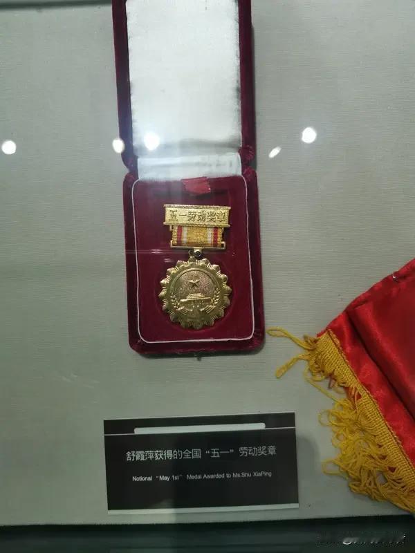 无私奉献、百年育人，这些祖国的功臣值得我们永远铭记。
像黄继光，1931年生于四