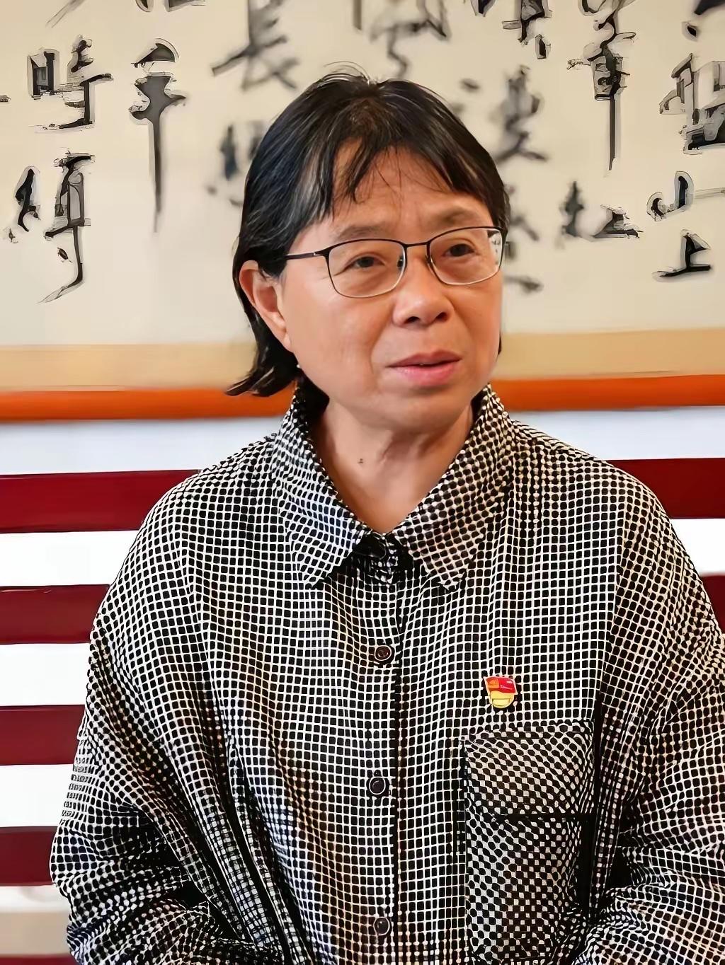 张桂梅终于能喘口气了

张桂梅终于能喘口气了。
华坪女高的新教学楼落成交付，她把