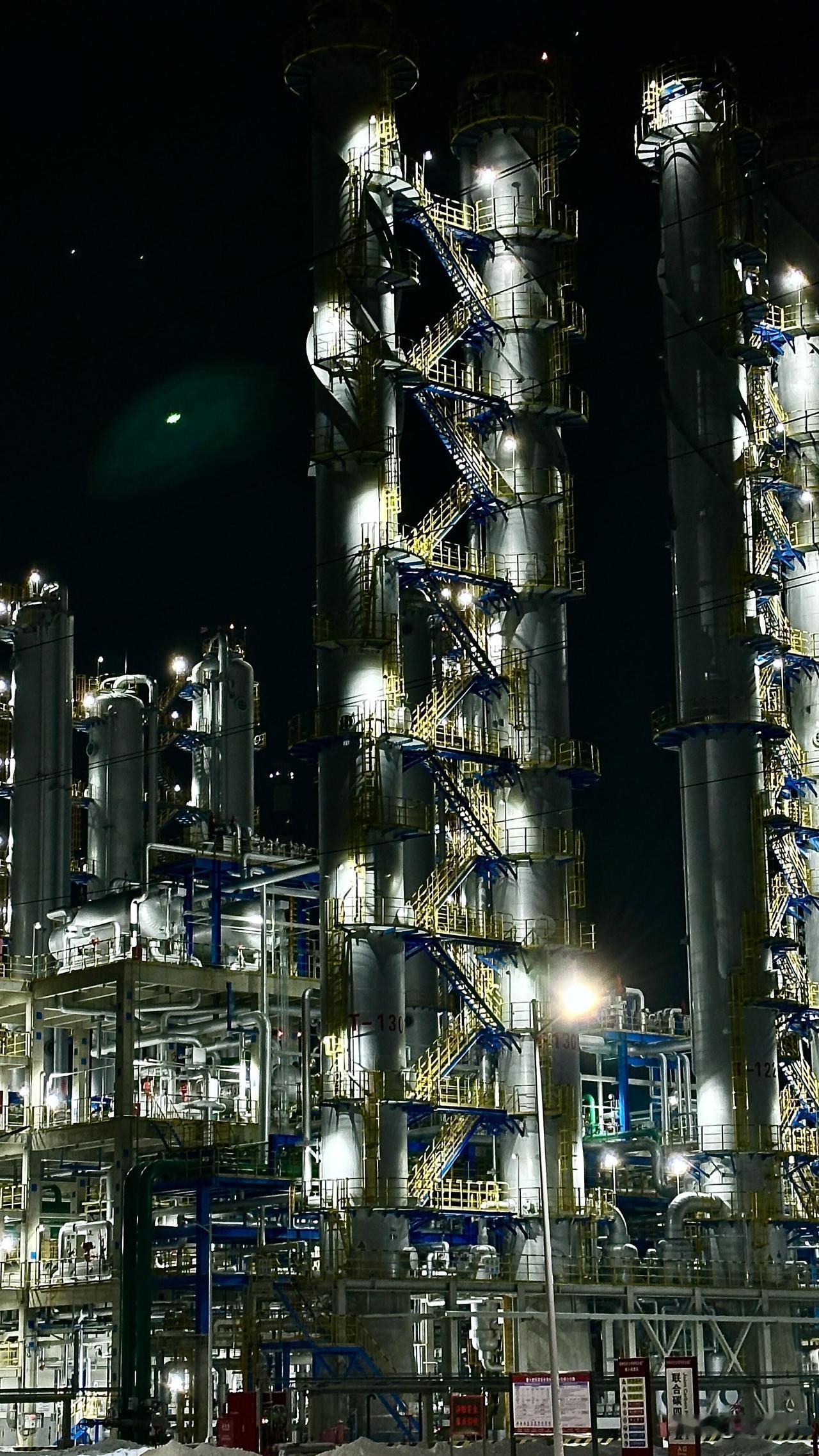 吉林人恐怕这辈子没想到[呲牙]，
自己的老牌都第二产业快被网友干成第三产业了。[