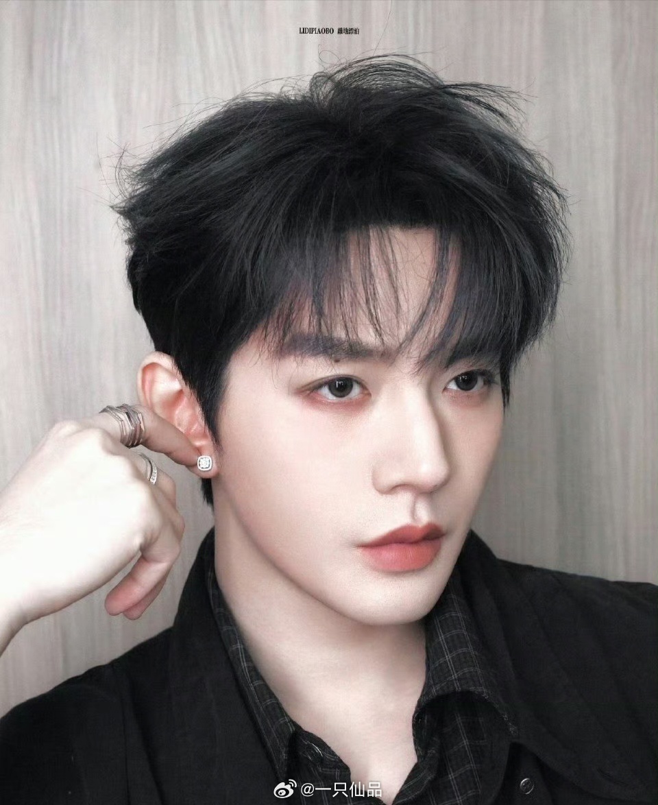 邓为真不愧是内娱蛊王，颜霸一眼万年、让人欲罢不能迷人的魅力太强烈了