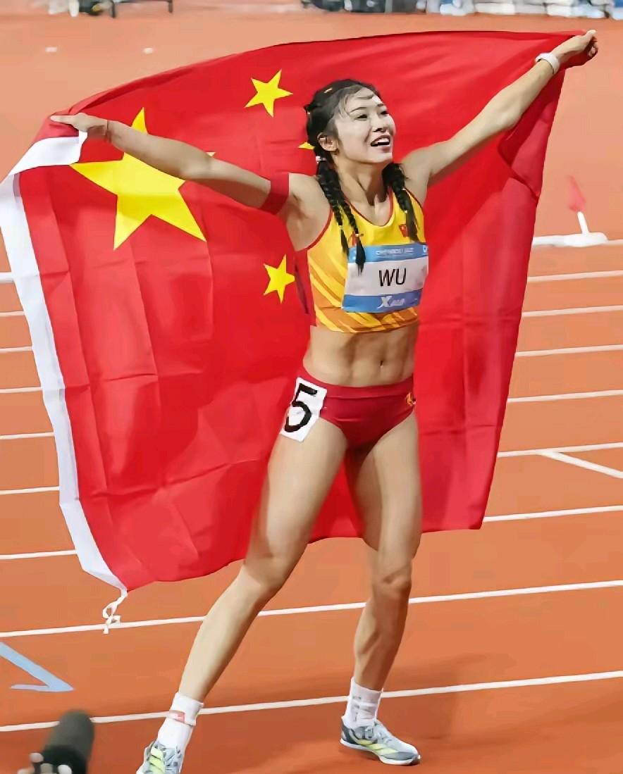 今天就要站上决赛赛道了
心里莫名有个很强烈的预感
吴艳妮有机会冲击金牌，不少人觉