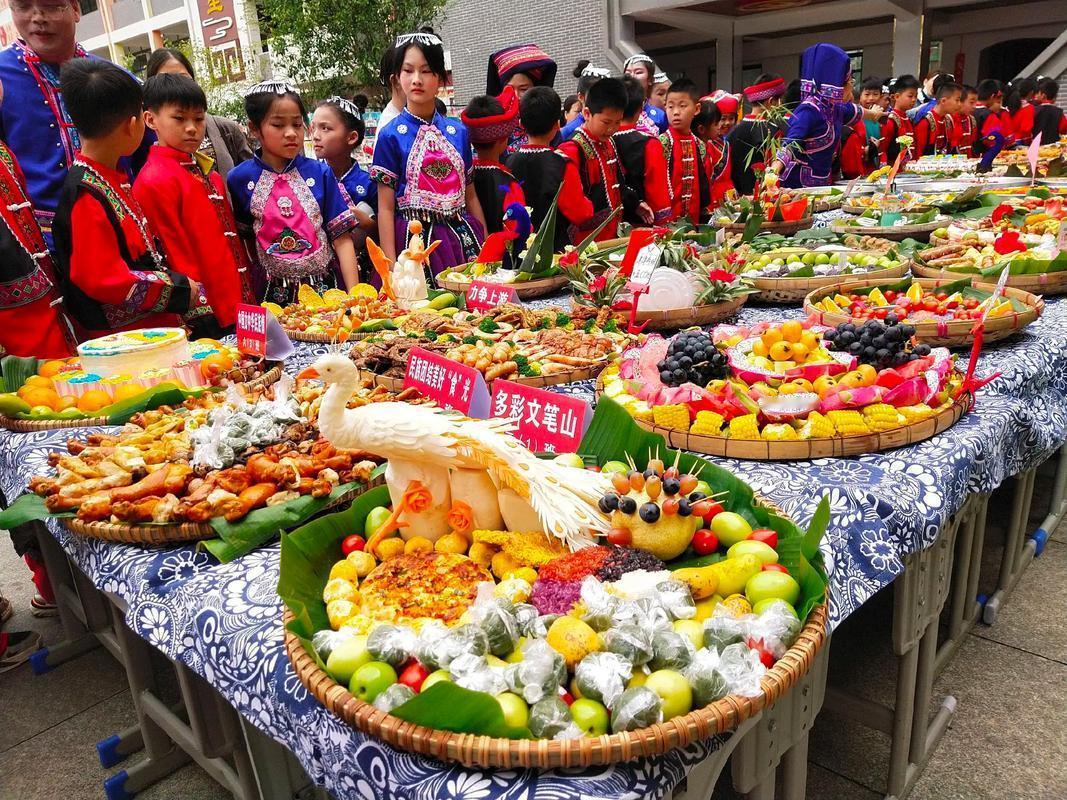 三月三到底是个什么节在我看来，三月三从来没有唯一定义。源头是汉族古老上巳节，承载