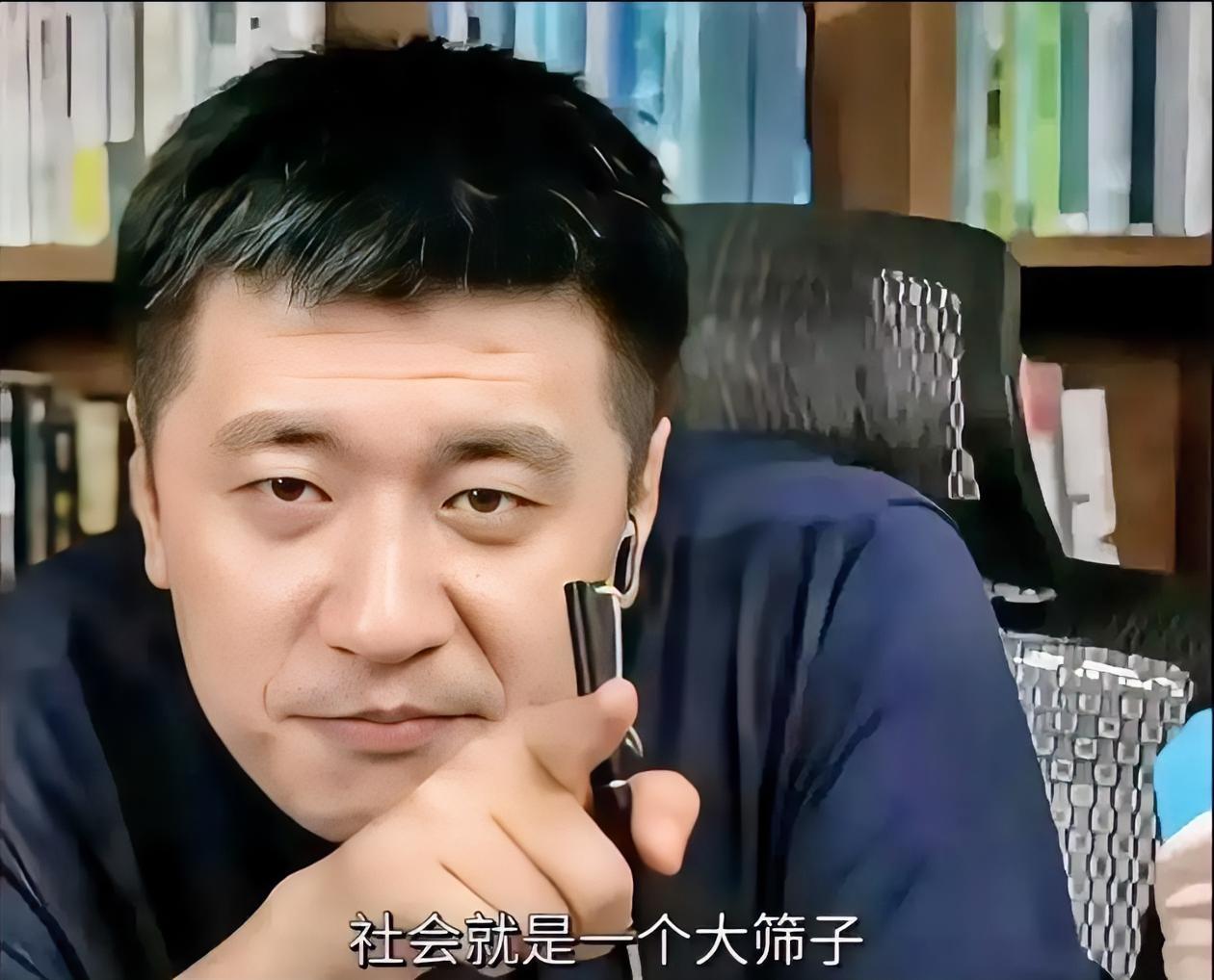 张雪峰说：“社会就是一个大筛子，用学历，筛掉了不努力的孩子；用房子，筛掉了不勤奋