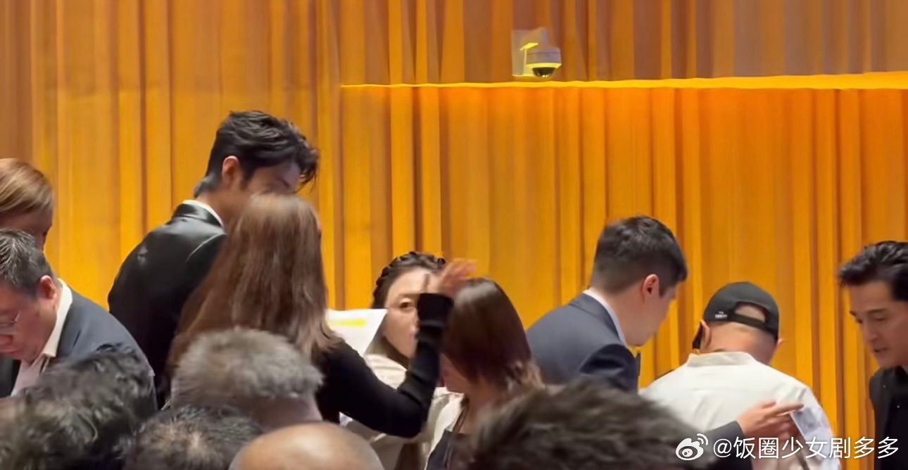 肖战这个入座肖战白玉兰这个入座啊啊啊啊白玉兰内场肖战这个入座，权威啊 
