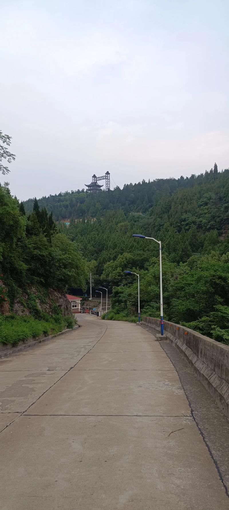 在外面越久越能体会到
无论外面的世界多么繁华多么令人沉醉，
自己的家乡永远是最好