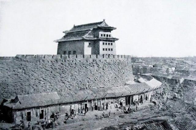 “拆掉北京古城墙，过不了百年你们都得后悔！”1949年新中国成立之后，以郭沫若为