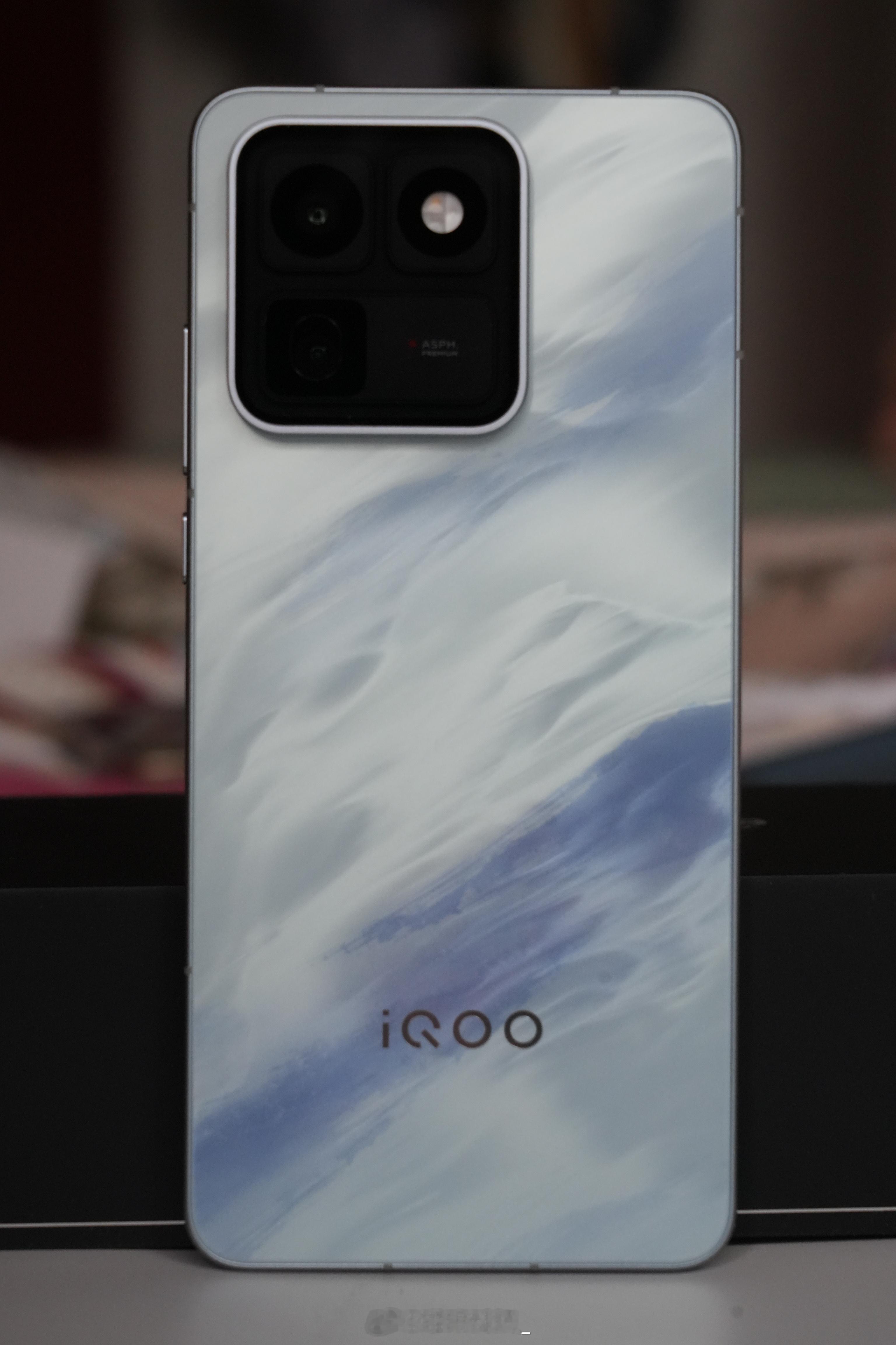 iQOO15T 游戏模式细节太贴心一键屏蔽通知，杜绝弹窗打断对局；搭配直驱供电，