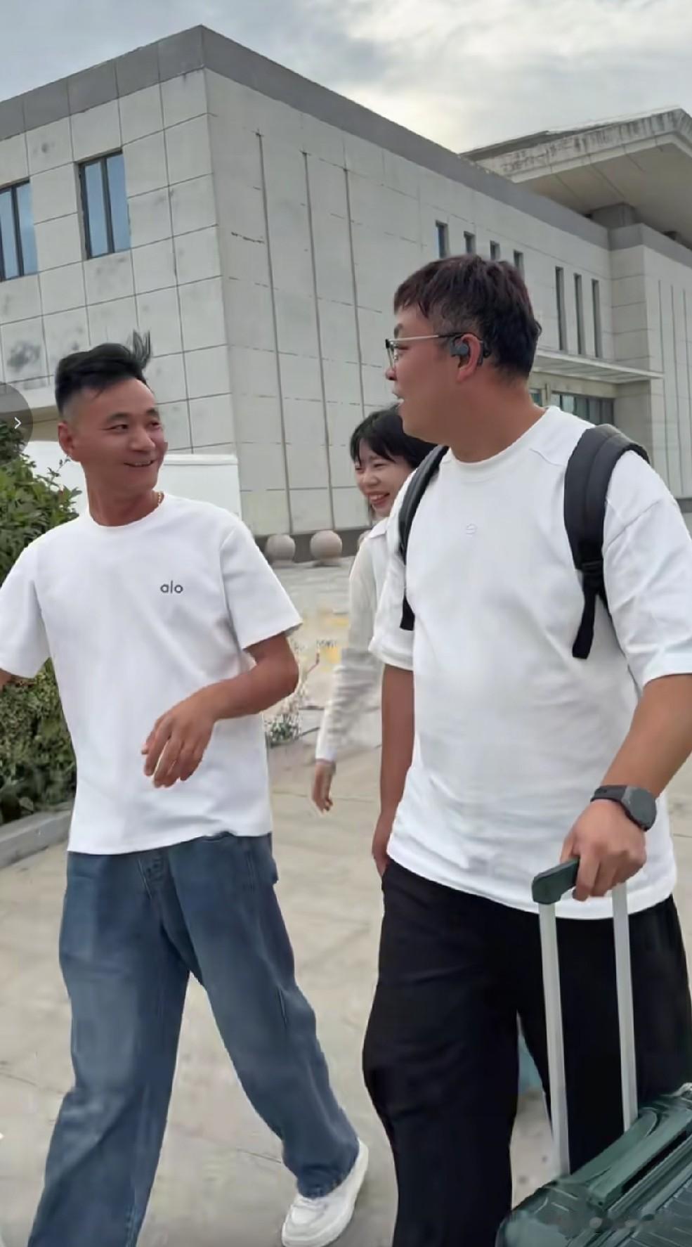 血浓于水呀，明天五月十九号，为了这个日子吧，厉怀远的大哥大嫂和妹妹来到砀山，这是