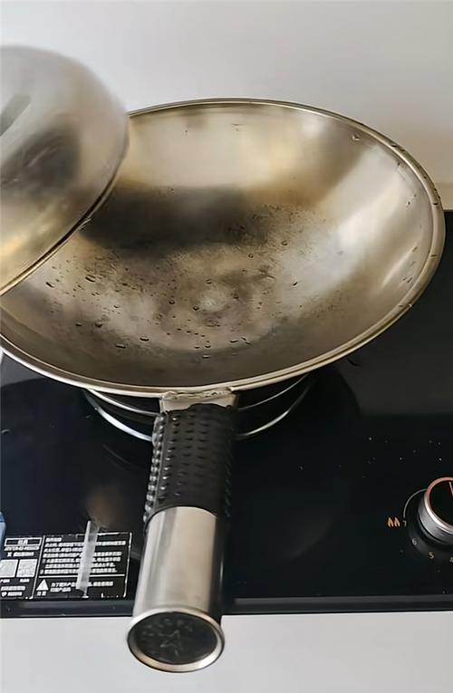 奇怪！一口30年前的不锈钢锅突然刷屏！


温州大姐喊话厂家求购，老板连夜复工，