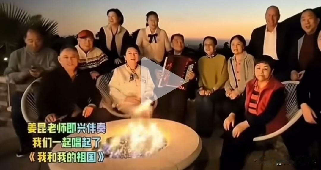 姜昆和一帮中国“老艺术家”这两天瞬间火遍全网…

中国人没有“圣诞节”，只有长津