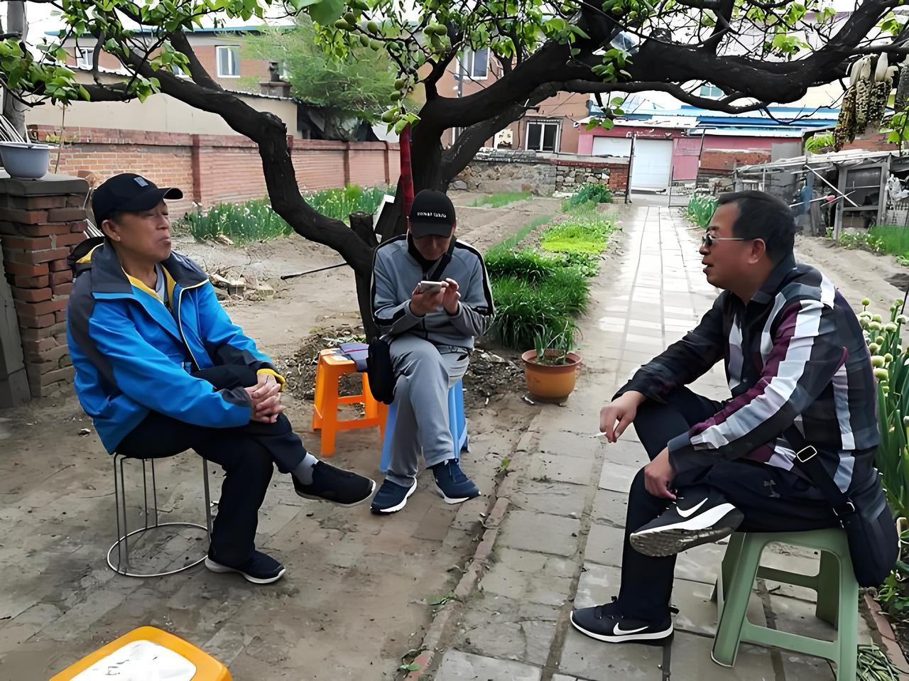 你有没有发现，身边会有这样一些人
手里一个月拿着5000元的工资，却担心以色列会
