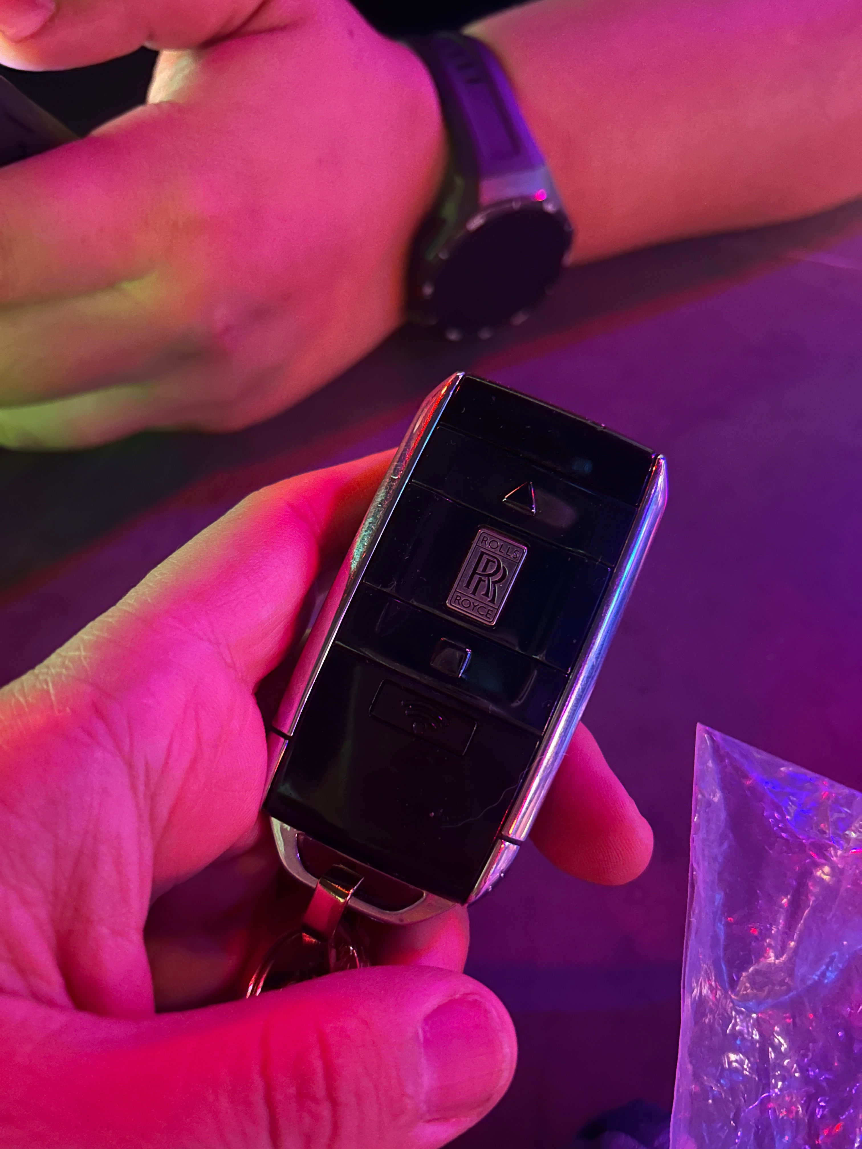 捡了个打火机，一会去地库解锁试一下！ 劳斯莱斯