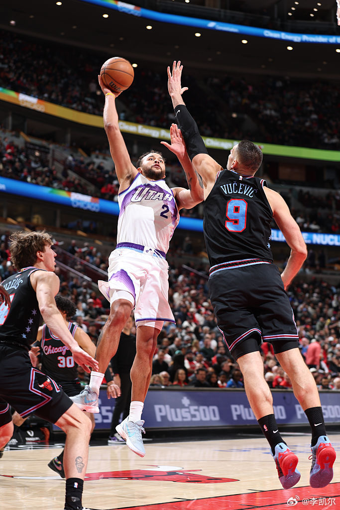 Quick stop in the Windy City. 🌬️李凯尔