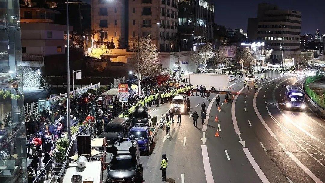 韩国公调处停止执行尹锡悦逮捕令 从戒严令的开始至结束持续了六个小时以失败告终对尹