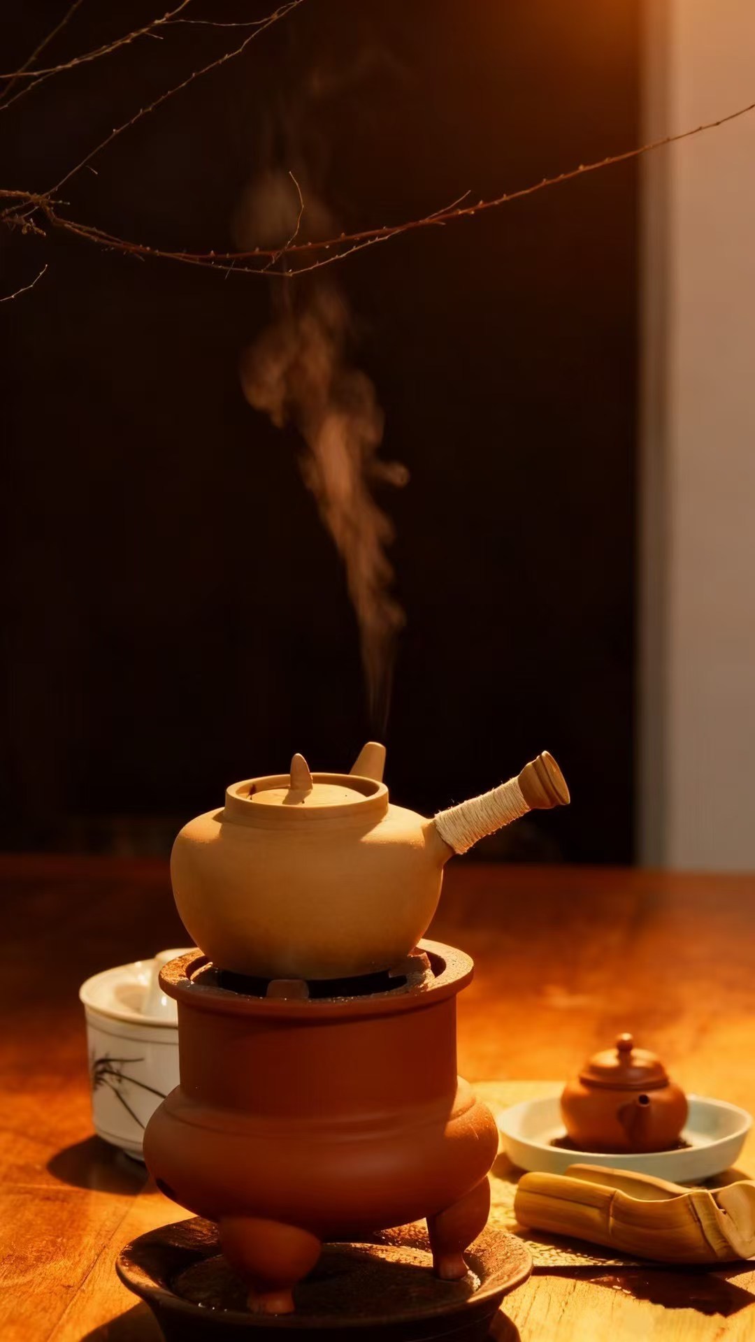 品茶赏器交友  把周末留给茶，也留给自己。不用赶时间，不用应付谁。水开了就泡，茶