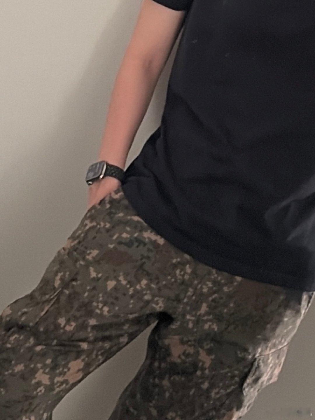 家人们你说一觉醒来边伯贤一身军装站我面前我受得了吗 