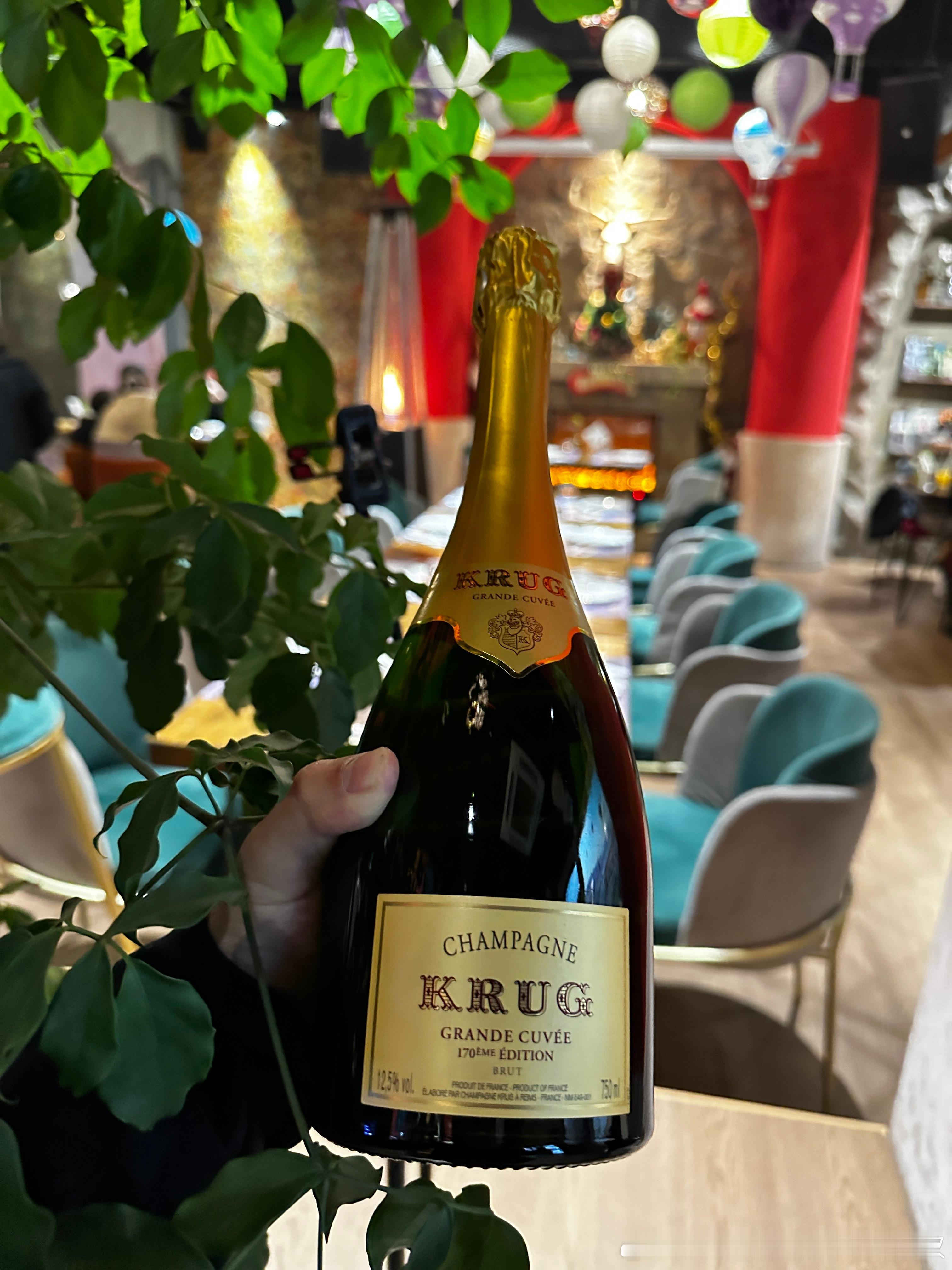 烟火起 ，照人间 ，喜悦无边，吹瓶敬此年。旧年翻篇，一切如新、喝到2024 [耶