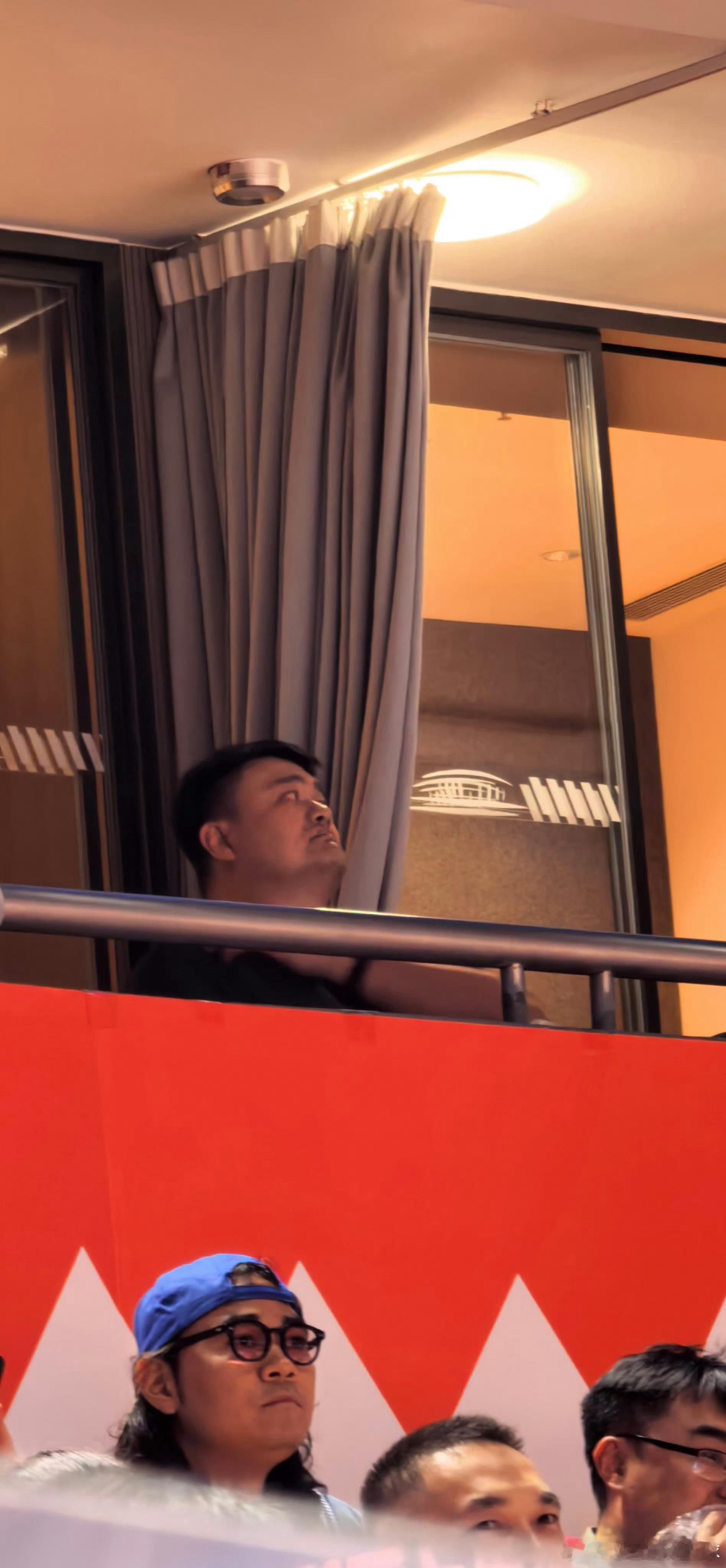 之前易建联主场球衣退役来看广东比赛，王博上演经典五上五下，广东拿下广厦。今天姚明