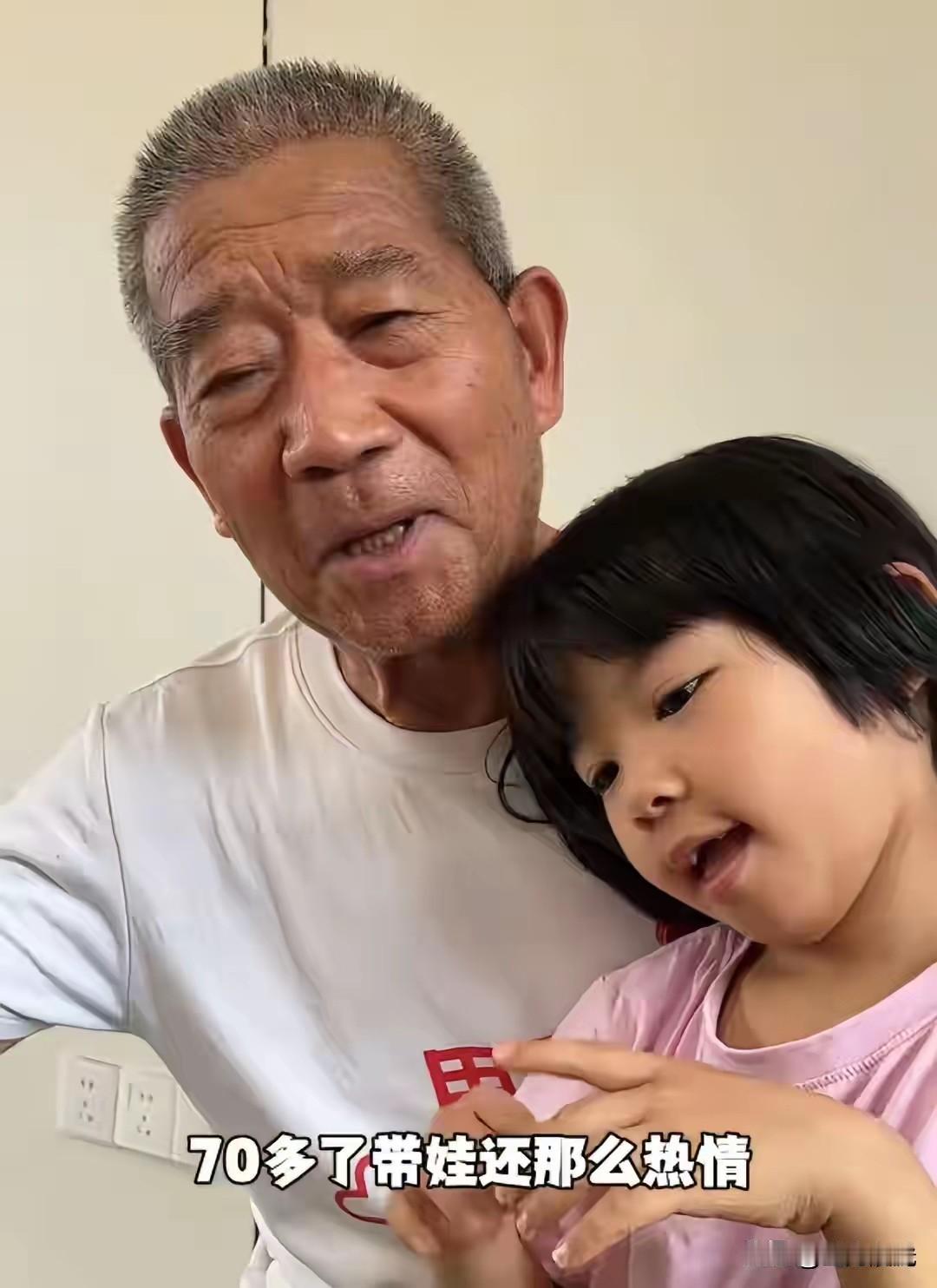 最近，小天赐和她的父母频频出镜
原以为是为了博一把同情
来逼迫他们的成年子女
有