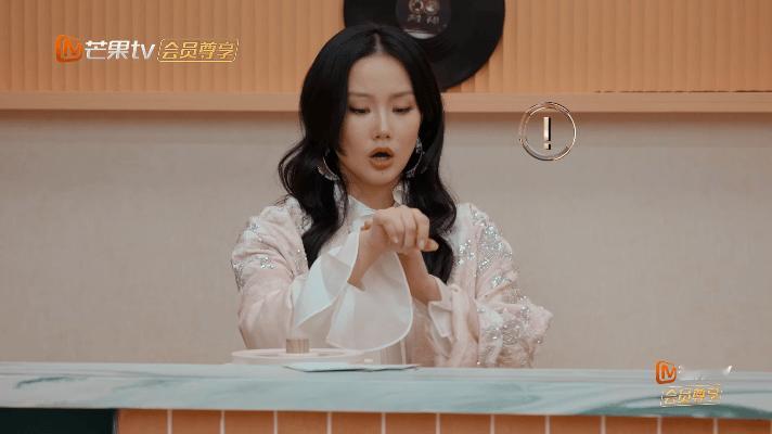 黄龄山药过敏版痒 声生不息哈哈，黄龄摸山药片过敏身上痒，这状况一般人可能就慌了，