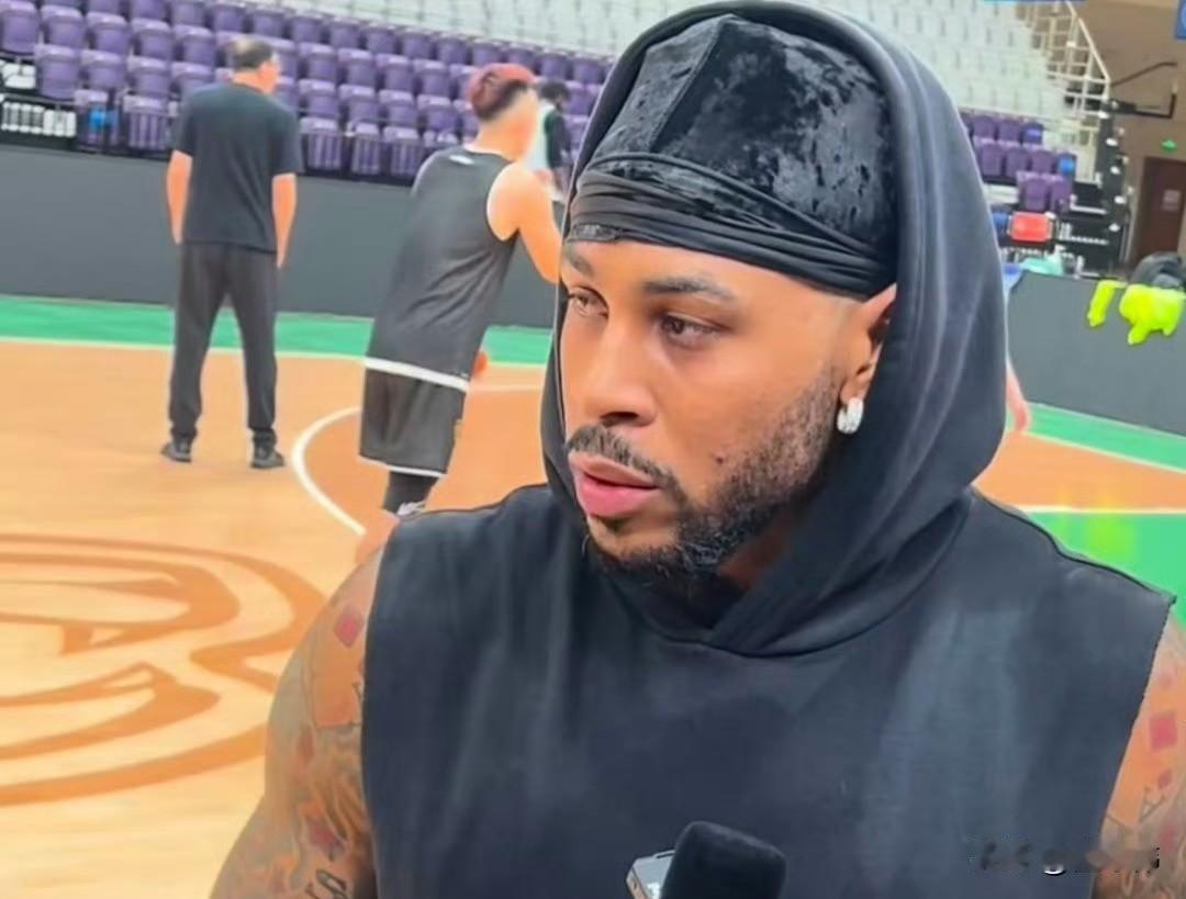 回家了！莫兰德谈重回辽宁男篮：

“我去年在广东队效力。”

“每次回到辽宁队主