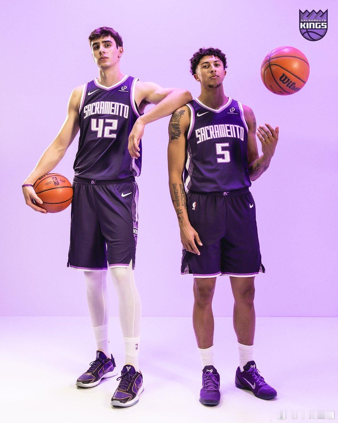 雷诺终于首次首发出场，25分钟，12分10板2盖帽，11中6。克利福德18分钟，