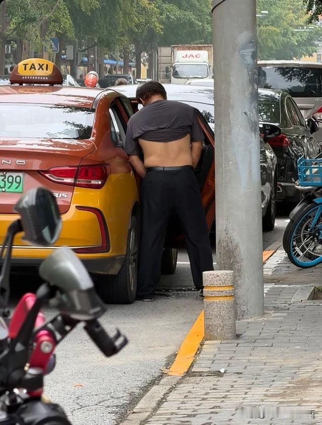 可能为了接单没时间上，或者身体原因来不及找厕所，关键还有一点有厕所的地方会不会被
