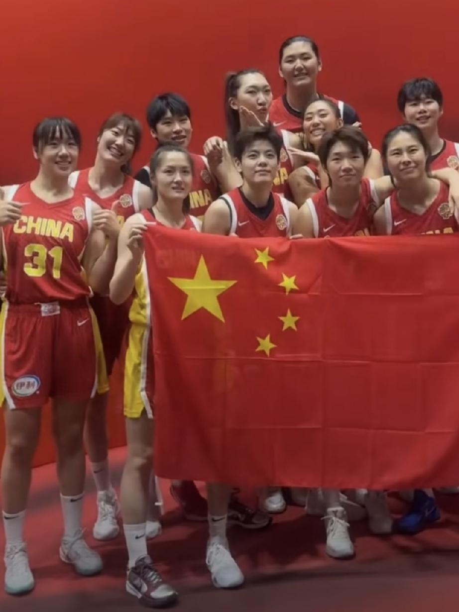 中国女篮首战能爆冷美国女篮吗？请看两队首发阵容实力对比：

1号位：王思雨vs克