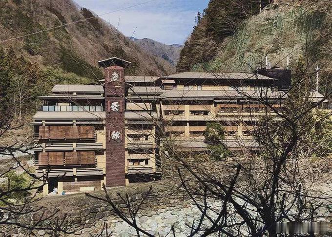 世界上最古老的酒店：日本的西山温泉庆云馆，自公元705年起就开始营业了。 ​​​