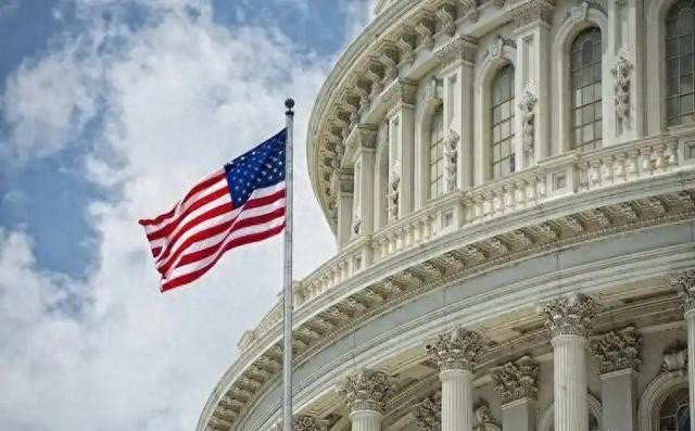 大家都以为白纸黑字的法律能锁死战争的魔盒，结果超级大国却直接向全世界展示了什么叫